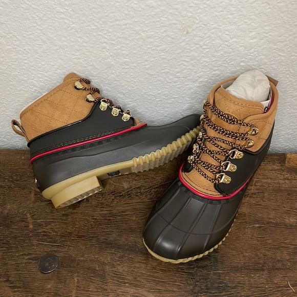 NIB Tommy Hilfiger Rinah Brown Lace Up Quilted Duck Boots - Picture 2 of 7